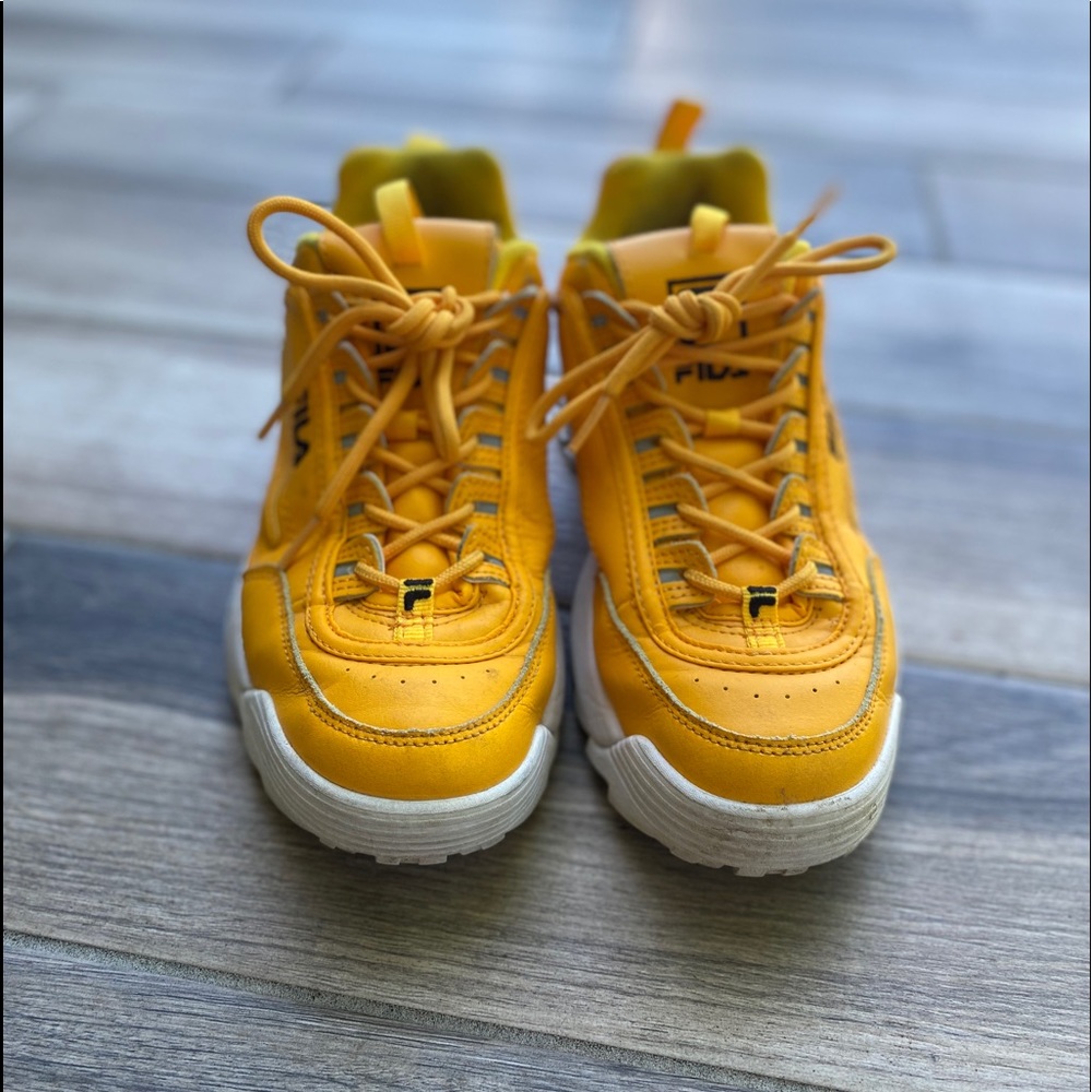 Yellow filas